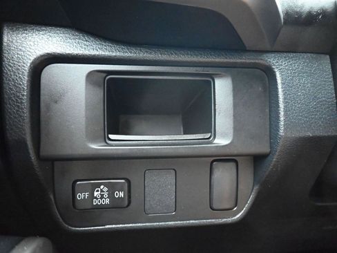 Used 2017 Toyota Tacoma SR5 image 23