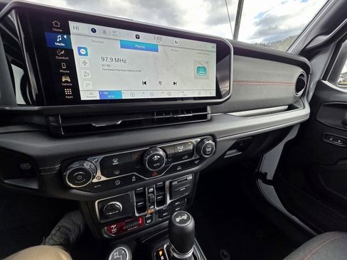 Used 2025 Jeep Wrangler Rubicon image 16