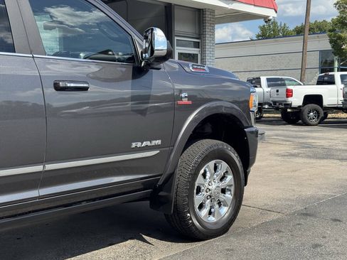 Used 2022 RAM 3500 Limited AWD/4WD image 9
