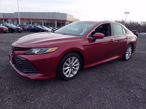 Certified 2019 Toyota Camry LE image 3