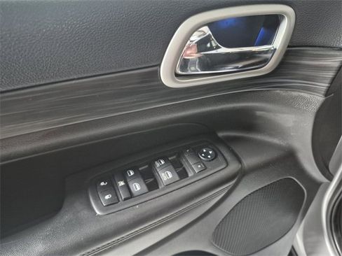 Used 2019 Jeep Grand Cherokee Laredo image 19