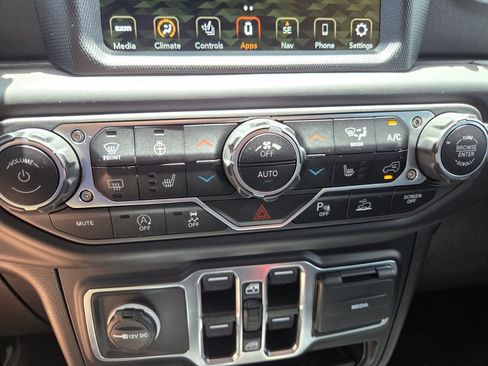 Used 2023 Jeep Gladiator Overland AWD/4WD image 26