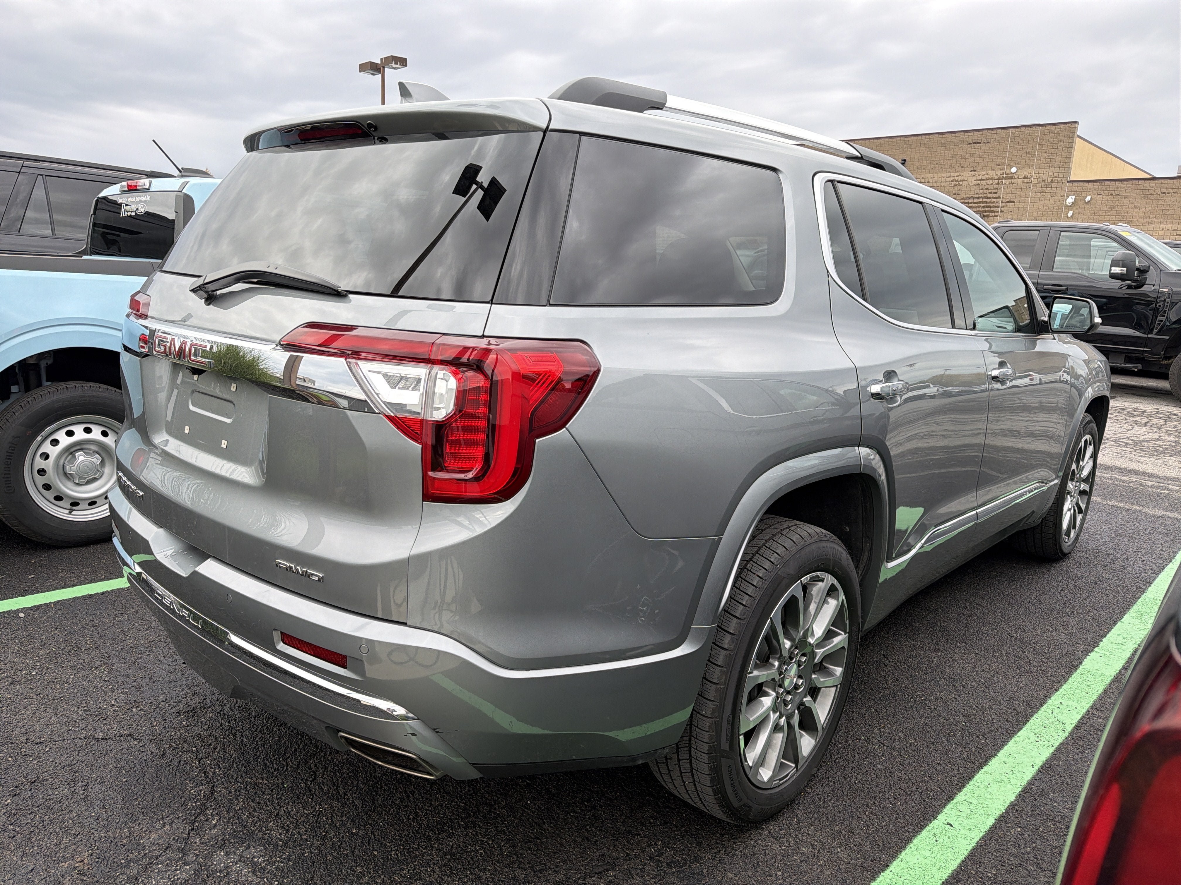 Used 2023 GMC Acadia Denali AWD/4WD image 7