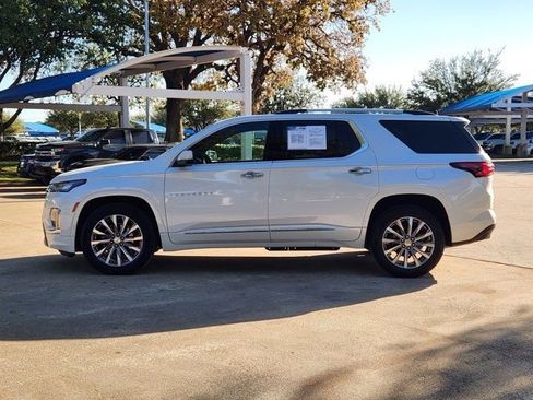 Used 2023 Chevrolet Traverse Premier image 12