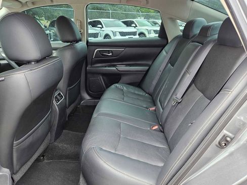 Used 2017 Nissan Altima 2.5 SL w/ Moonroof Package FWD image 15