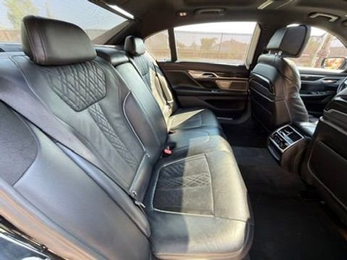 Used 2022 BMW 750i xDrive w/ Executive Package AWD/4WD image 28