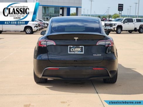 Used 2022 Tesla Model Y Performance AWD/4WD image 9