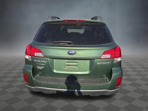 Used 2011 Subaru Outback 2.5i Premium w/ All-Weather Pkg AWD/4WD image 5