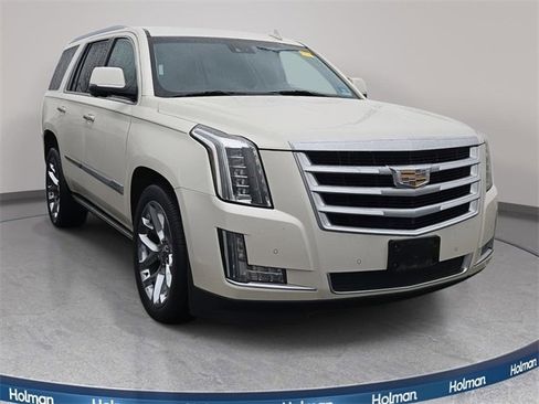 Used 2015 Cadillac Escalade Premium image 4