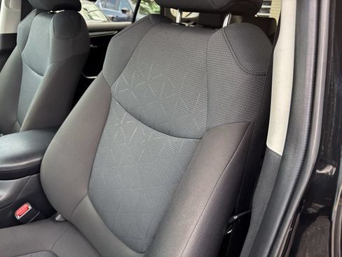 Used 2025 Toyota RAV4 XLE AWD/4WD image 19