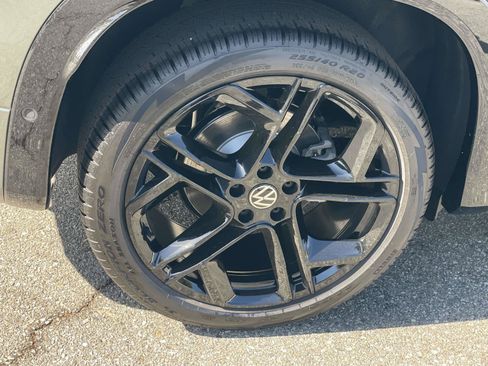 New 2026 Volkswagen Tiguan SE R-Line FWD image 6