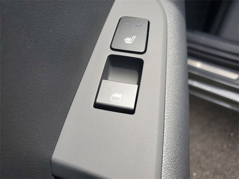 New 2025 Kia Niro SX Touring image 10