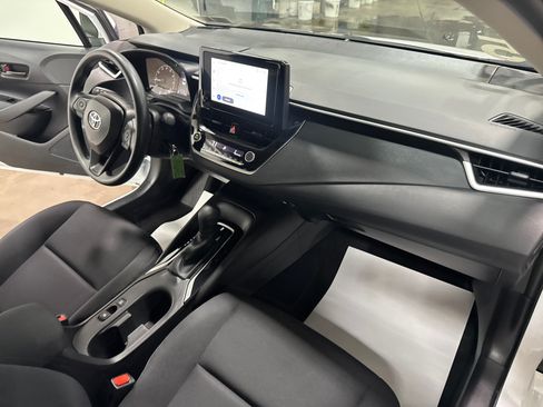 Used 2025 Toyota Corolla LE FWD image 40