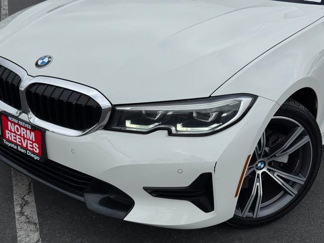 Used 2022 BMW 330i Sedan w/ Driving Assistance Package RWD image 3