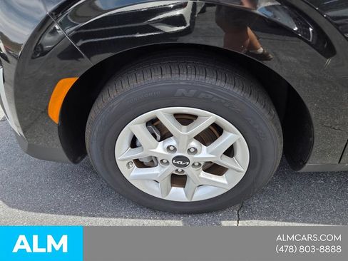 Used 2025 Kia Soul LX w/ LX Technology Package FWD image 3