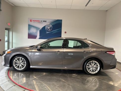 Used 2019 Toyota Camry XLE image 3