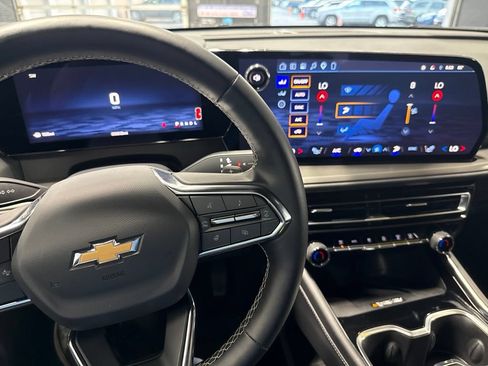 Used 2026 Chevrolet Traverse LT FWD image 29
