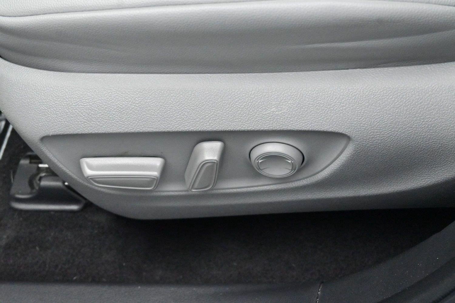 Used 2022 Toyota Highlander XLE FWD image 14