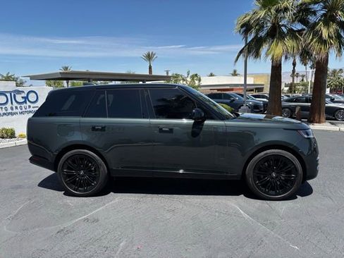 Used 2025 Land Rover Range Rover SE AWD/4WD image 4