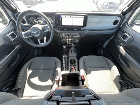 Used 2024 Jeep Wrangler Unlimited Sahara AWD/4WD image 21