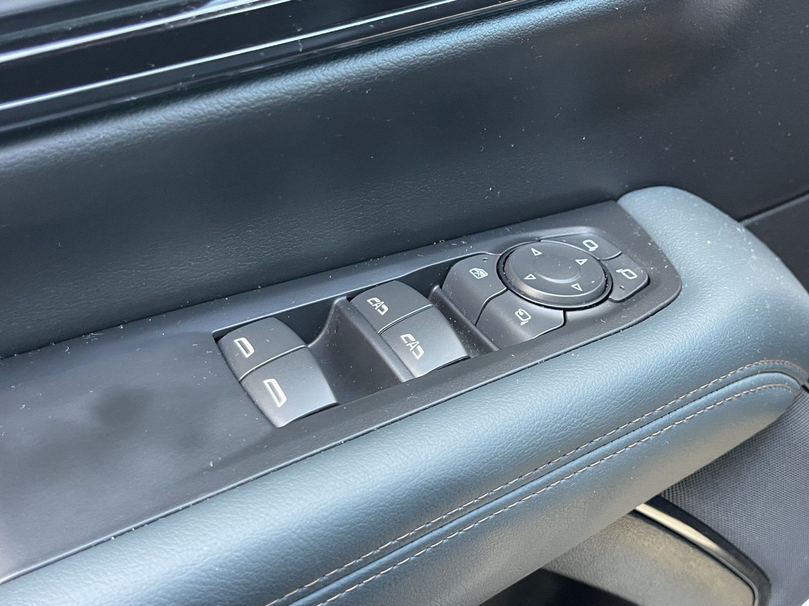 Certified 2025 GMC Yukon AT4 AWD/4WD image 11