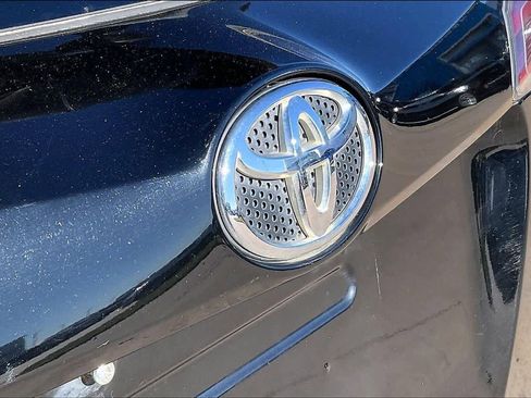 Used 2017 Toyota RAV4 LE image 29