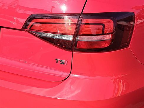 Used 2018 Volkswagen Jetta Wolfsburg Edition image 35