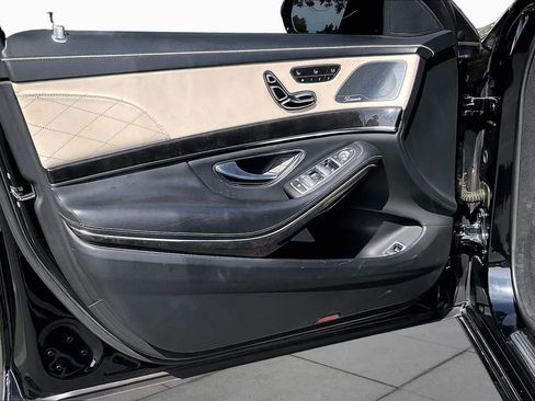 Used 2018 Mercedes-Benz S 560 Sedan image 21
