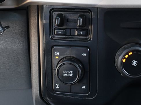 Used 2024 Ford F350 XLT image 31