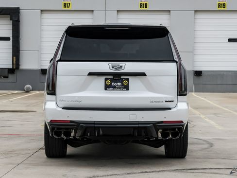 Used 2025 Cadillac Escalade V w/ LPO, ONYX Package AWD/4WD image 13