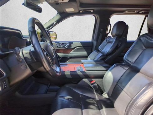 Used 2021 Lincoln Navigator Reserve image 16