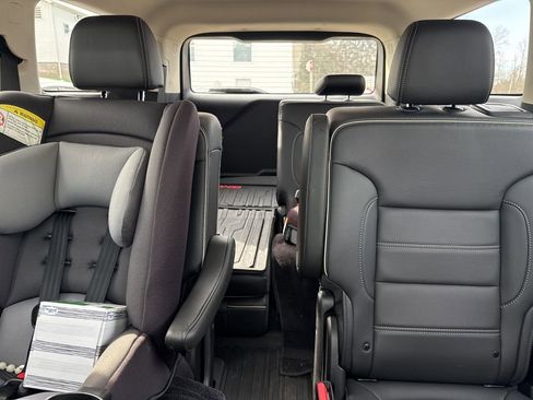 Used 2022 GMC Acadia Denali w/ Denali Technology Package AWD/4WD image 10