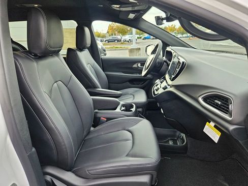 New 2026 Chrysler Voyager LX FWD image 37
