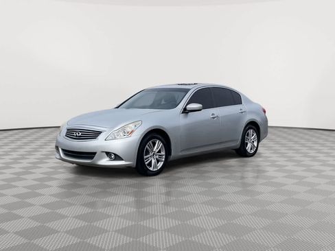 Used 2013 INFINITI G37 x w/ Premium Pkg image 4
