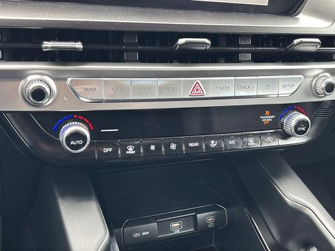 Used 2023 Kia Telluride LX image 32