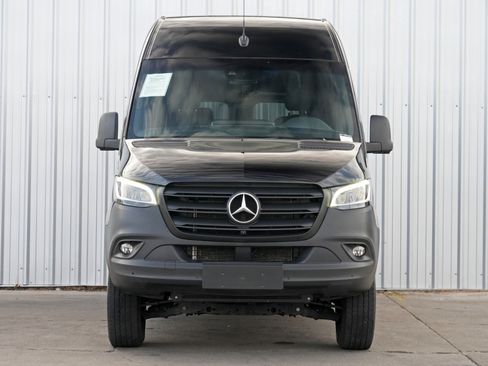 Used 2024 Mercedes-Benz Sprinter 2500 image 7