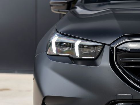 Used 2025 BMW M5 w/ Carbon Package image 18