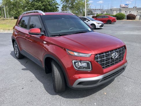 Used 2024 Hyundai Venue SEL FWD image 7