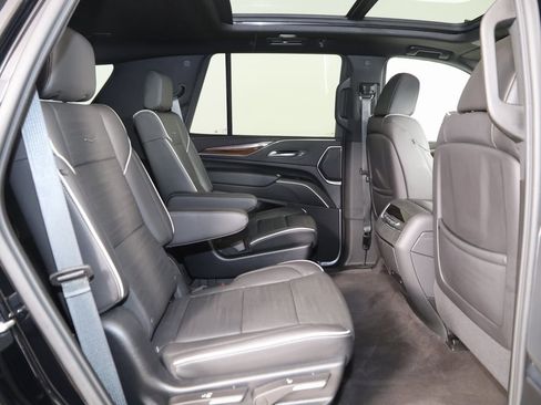 Used 2023 Cadillac Escalade Premium Luxury image 16