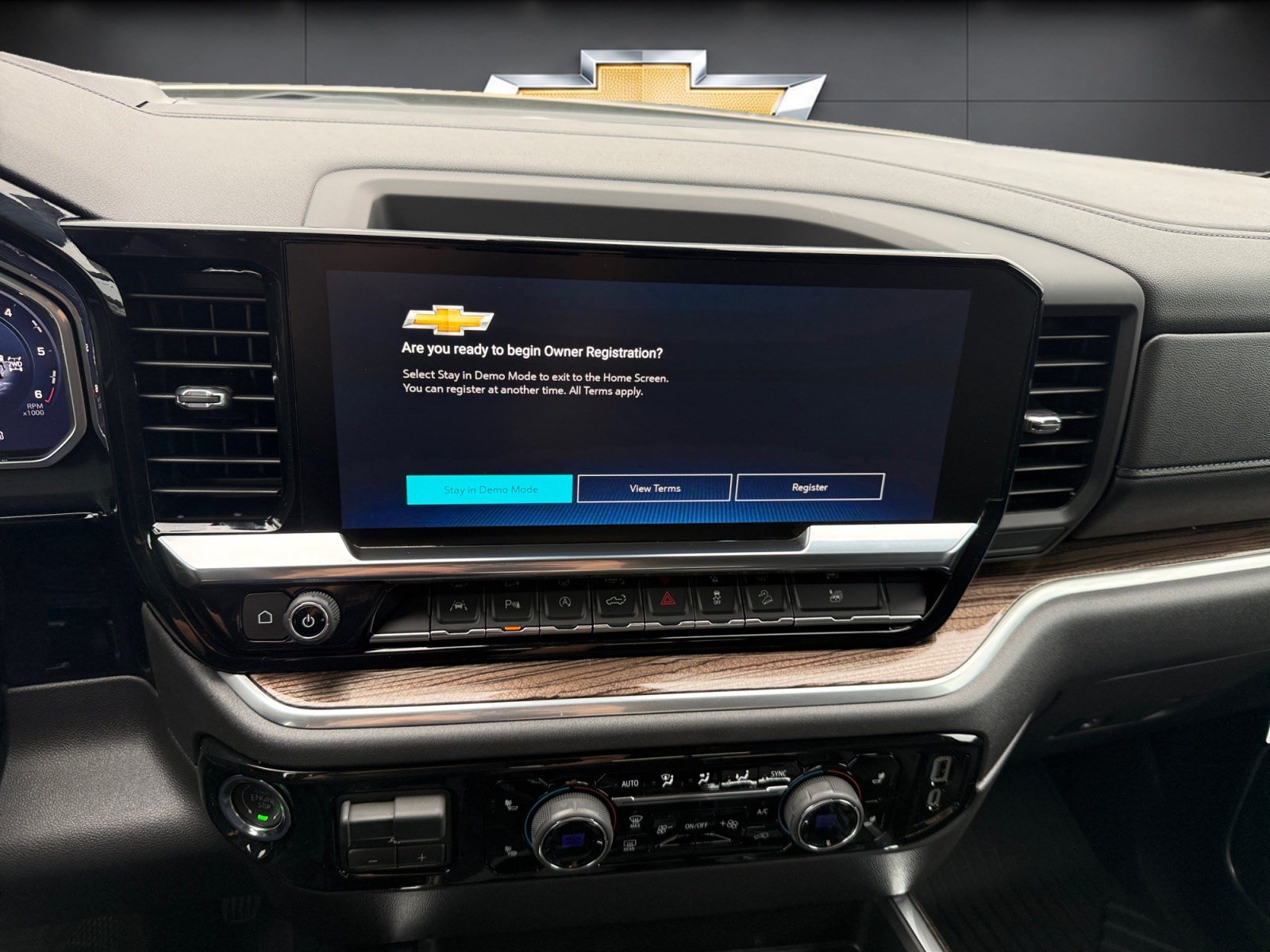 New 2026 Chevrolet Silverado 1500 RST w/ Dark Appearance Package AWD/4WD image 27