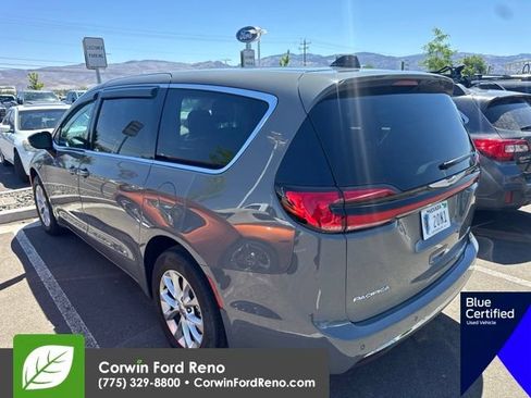 Used 2024 Chrysler Pacifica Touring-L AWD/4WD image 4