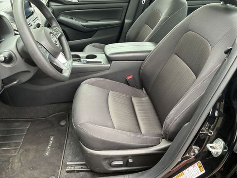 Used 2025 Nissan Altima 2.5 SV image 25