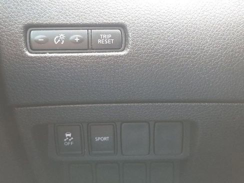 Used 2014 Nissan Rogue S image 28