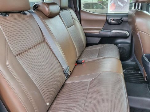 Used 2017 Toyota Tacoma Limited image 11