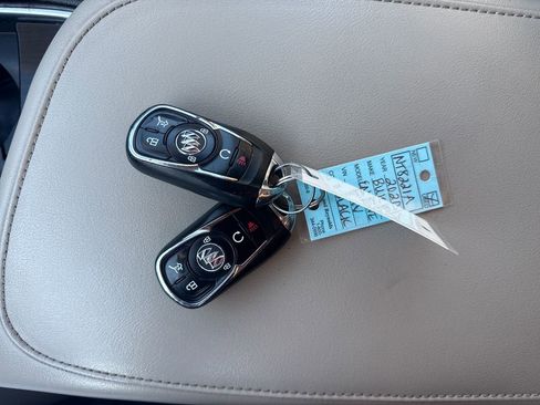 Used 2020 Buick Enclave Essence image 35