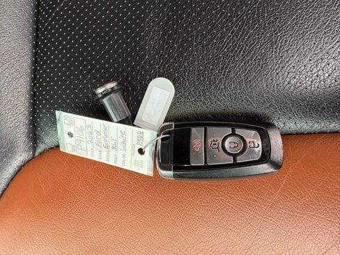 Used 2023 Ford Explorer XLT image 6