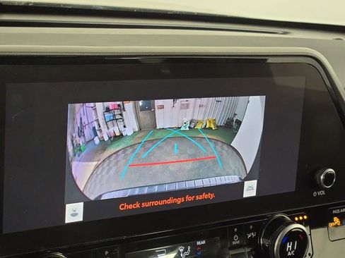 Used 2024 Toyota Highlander Limited image 19