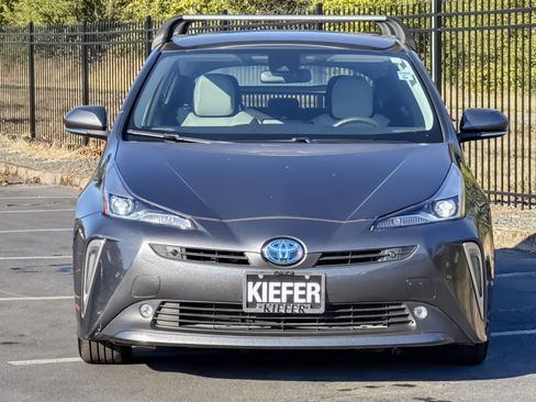 Used 2022 Toyota Prius LE image 9