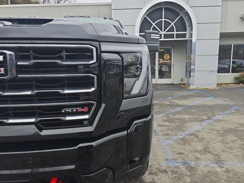 Used 2025 GMC Sierra 2500 AT4 w/ AT4 Premium Plus Package image 10