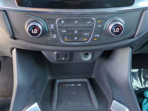 Used 2023 Chevrolet Traverse LT FWD image 18